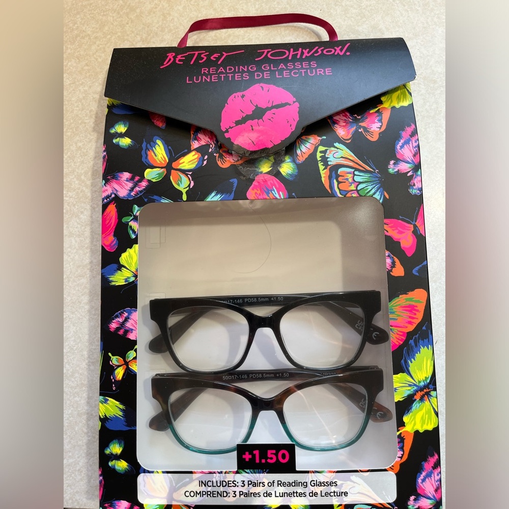 2 pair Betsey Johnson Reading glasses +1.50